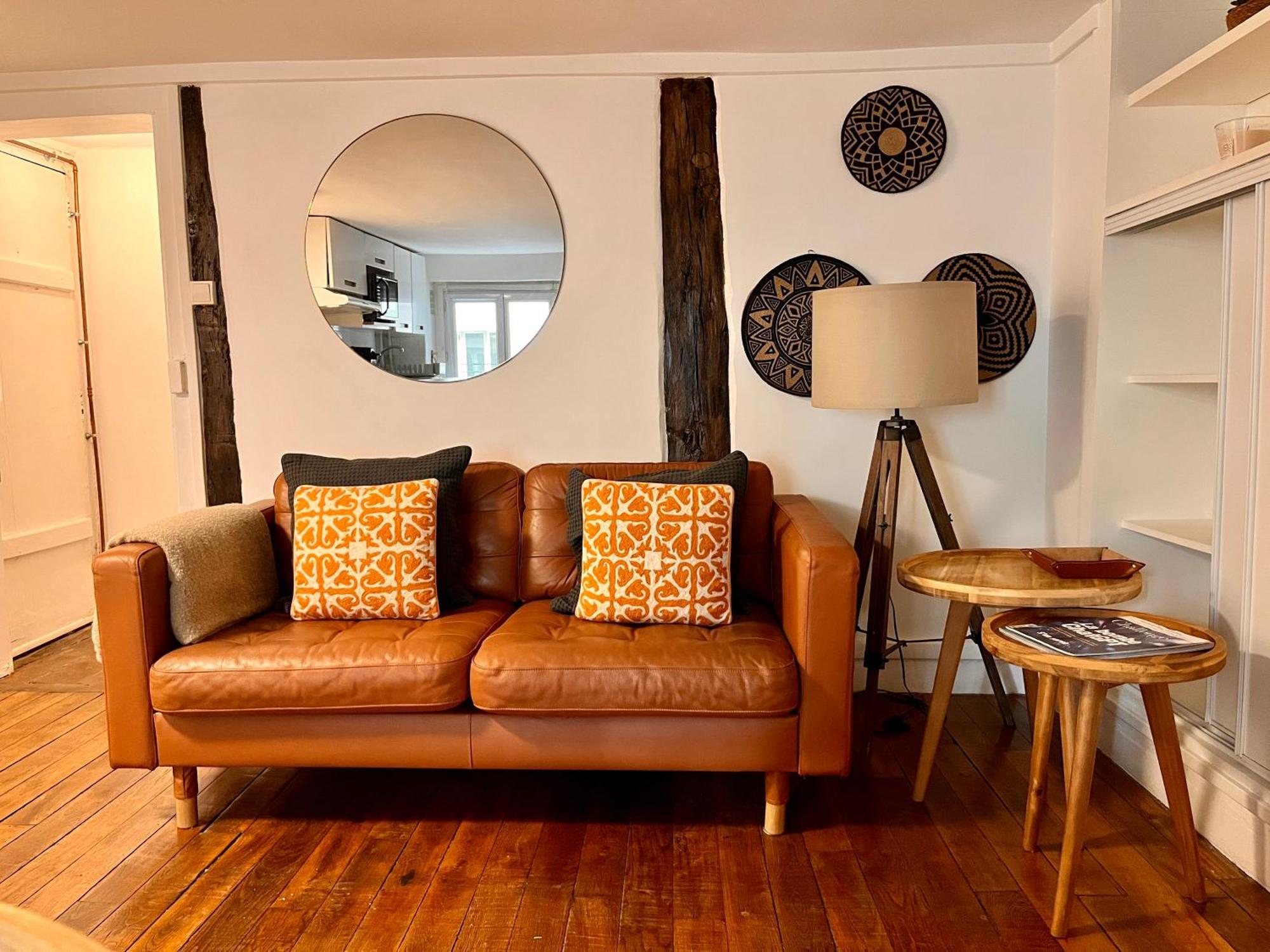 Cosy Flat Close To Montmarte, Ideal For 2 Pers Parijs